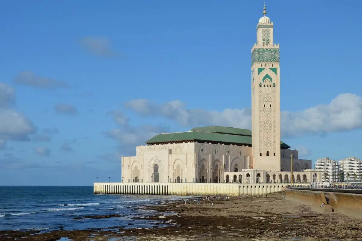 Mezquita Hassan II frente al mar en Casablanca — viajar a Casablanca